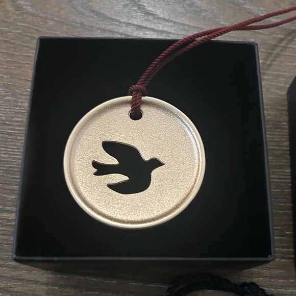 David Yurman limited edition signature dove gold holiday ornament - Picture 2 of 3